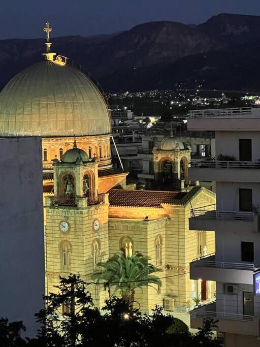 Seaview Penthouse On The Square Apartment Aigio Bagian luar foto