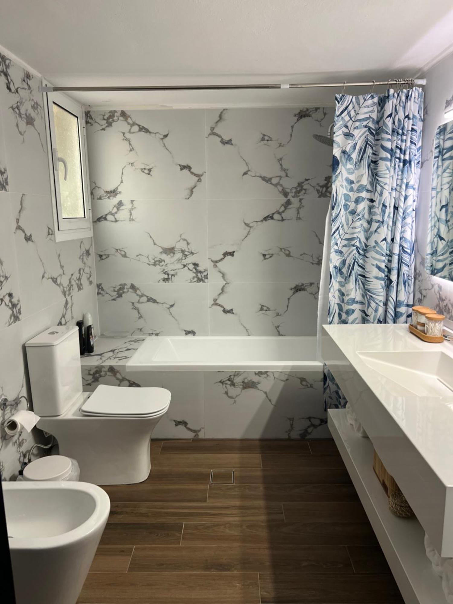 Seaview Penthouse On The Square Apartment Aigio Bagian luar foto