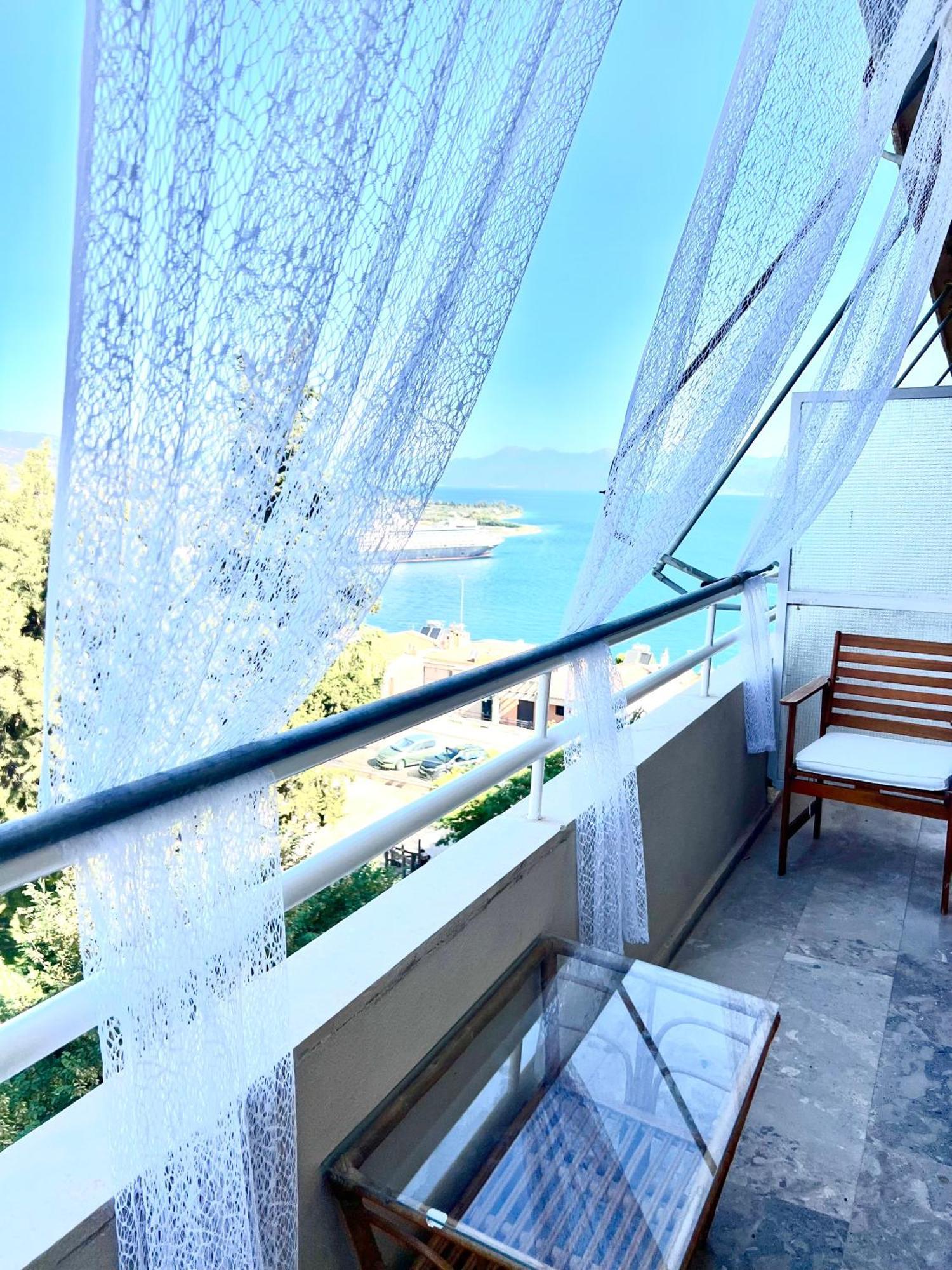 Seaview Penthouse On The Square Apartment Aigio Bagian luar foto